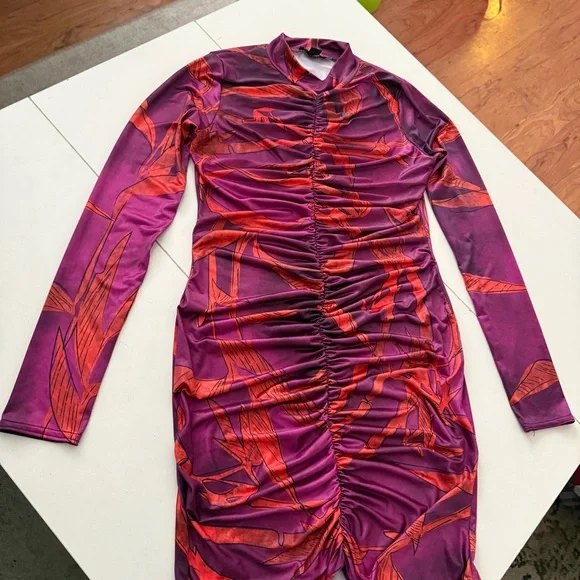 Pretty Little Thing Magenta Abstract Tropical Ruched Bodycon Dress Festival - Picture 4 of 6